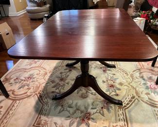 Vintage dining table with 2 leaves and pads