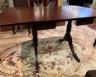 Vintage dining table with 2 leaves and pads