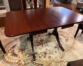 Vintage dining table with 2 leaves and pads