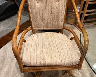 Rattan swivel chairs, 3