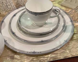 Wedgwood Amherst pattern dinnerware