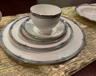 Wedgwood Amherst pattern dinnerware