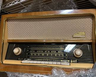 vintage Metz 1309 tube radio (not tested)