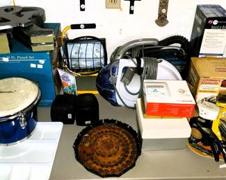 Drum, shop lights, hand vacs and garage items