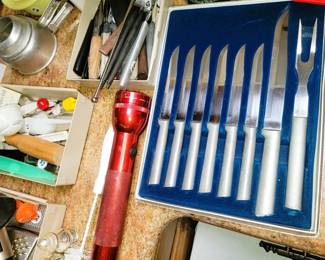 Knife set and utensils