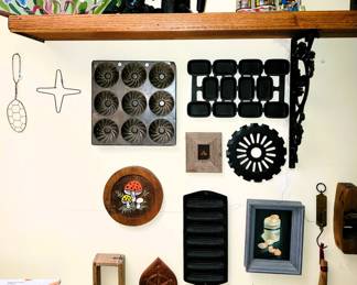Retro kitchen items and decor