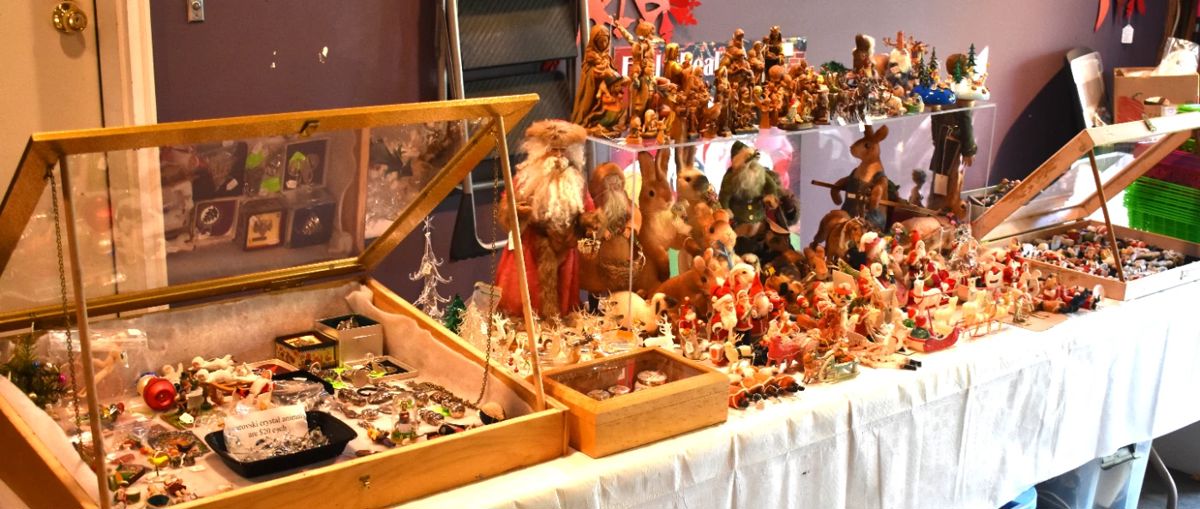 Christmas & Holiday vintage collectable sale starts on 10/20/2023