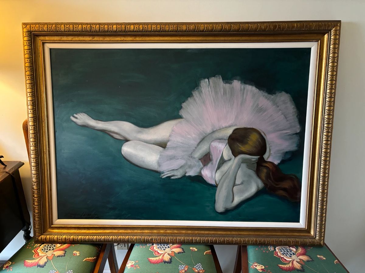 Beautiful painting of a ballerina by Enrico Navarra https://www.invaluable.com/artist/navarro-enrique-68j83wndah/sold-at-auction-prices/