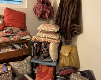 A lot of unused linens