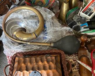 Vintage horn and other decor 