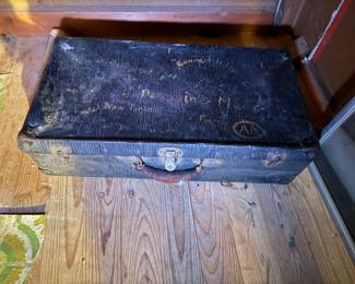 antque suit case
