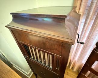 Antique Aeolian Vocalion Graduola Phonograph Victrola Model 600