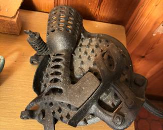 Patch's Black Hawk corn sheller hand crank
