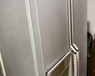 This fridge works great.