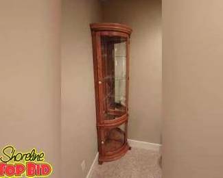 Oak Corner Curio Cabinet Light, Beautiful Condition