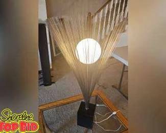 Rare Vintage Spray wire sculpture table lamp manufactured by Laurel lighting designs circa 1960s