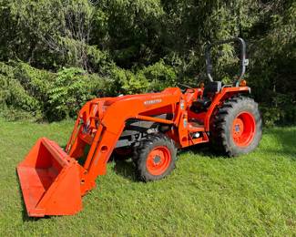Kubota L4400 Tractor with LA703 loader attachment (421 hours)