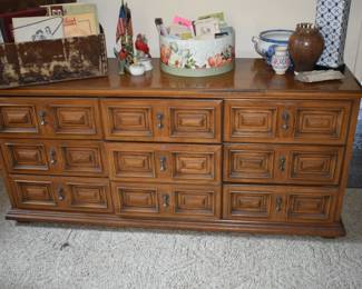 BEGIN BACK BEDROOM CLOSE UP PHOTOS