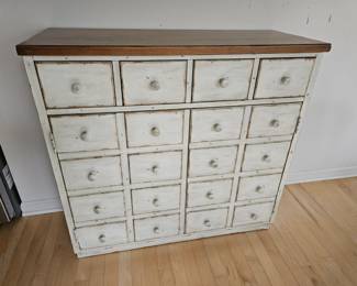 Storage cabinet