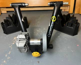 CycleOps Fluid Indoor Bicycle Trainer With Risers