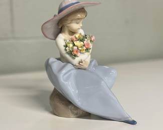 Lladro Fragrant Bouquet Flower Girl #5862