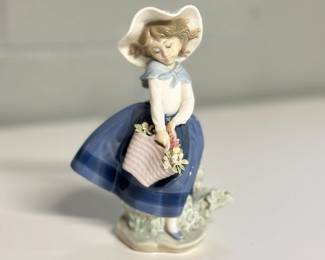 Lladro Pretty Pickings #5222