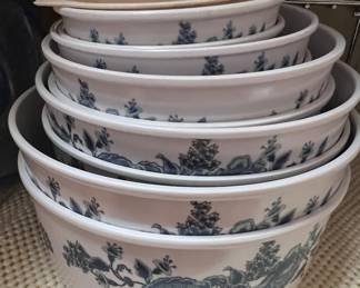 Plastic serving bowls