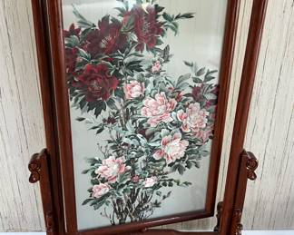 Floral spinning panel