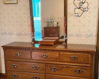 Thomasville bedroom set