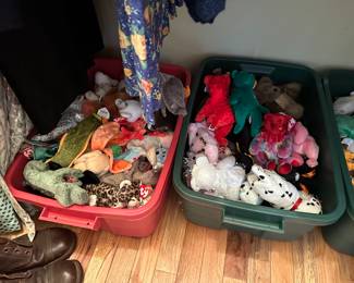 beanie babies, seven tubs available