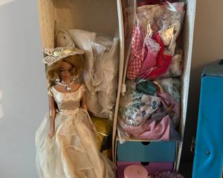 1960s midge or barbie, case and clothes