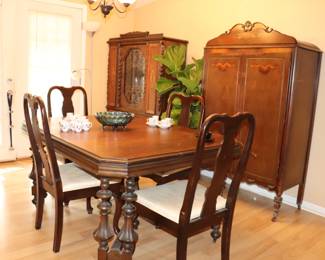 ANTIQUE English Tudor Style CARVED DINING TABLE & 4 CHAIRS & China Cabinet 