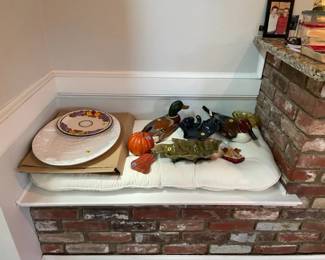 Miscellaneous platters and decorative pieces