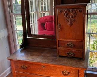Oak antique chest in3 pieces. Good condition.  On rollers.