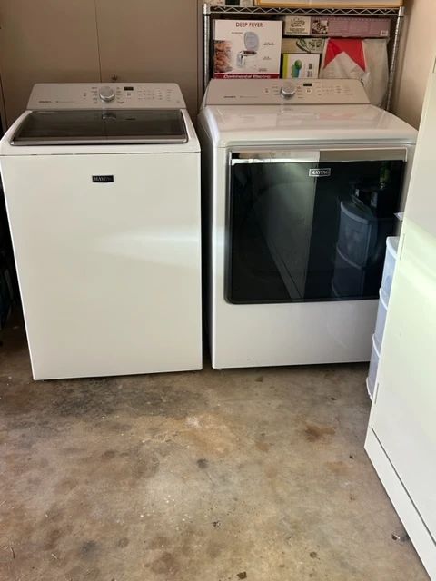 Maytag Large Capacity Washer & Dryer.  2 1/2 years old.  Excellent Condition.