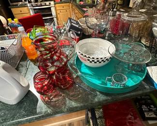 Tons of kitchen items 