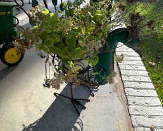 metal turkey plant stand