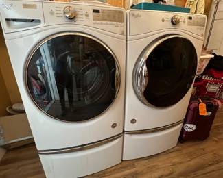 Nice Whirlpool Washer and dryer 