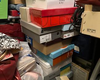 Lots of new ladies shoes 