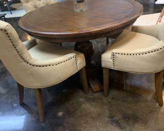 Comfortable and Elegant Dining! 