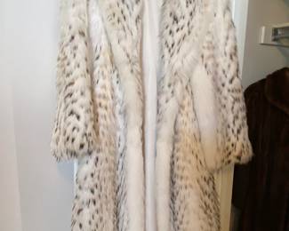 Ladies Feathered Badger and White Fox, full length, size 10-12, Szor-Diener Furs 