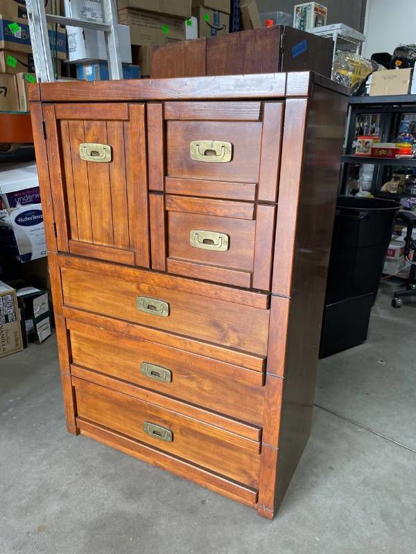 Bassett wardrobe 50 x 34 x 18 in