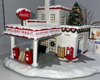 Hawthorne Village Coca-Cola Holiday Magic Service Center