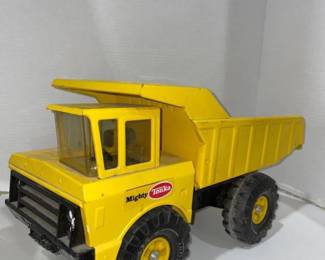 Vintage metal Mighty Tonka dump truck approximately 10 x 8 x 20 in