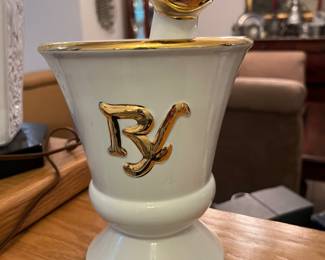 Decorative pharmaceutical grinder