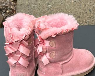 Used Kids Uggs. size 10/11