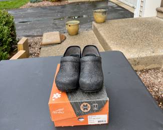 Dansko professional shoe. Size 41 new. 