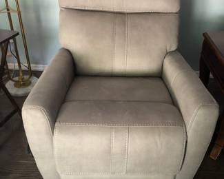 SOLD AS PRESALE: Terry Bradshaw Collection Power Lift Chair SOLD