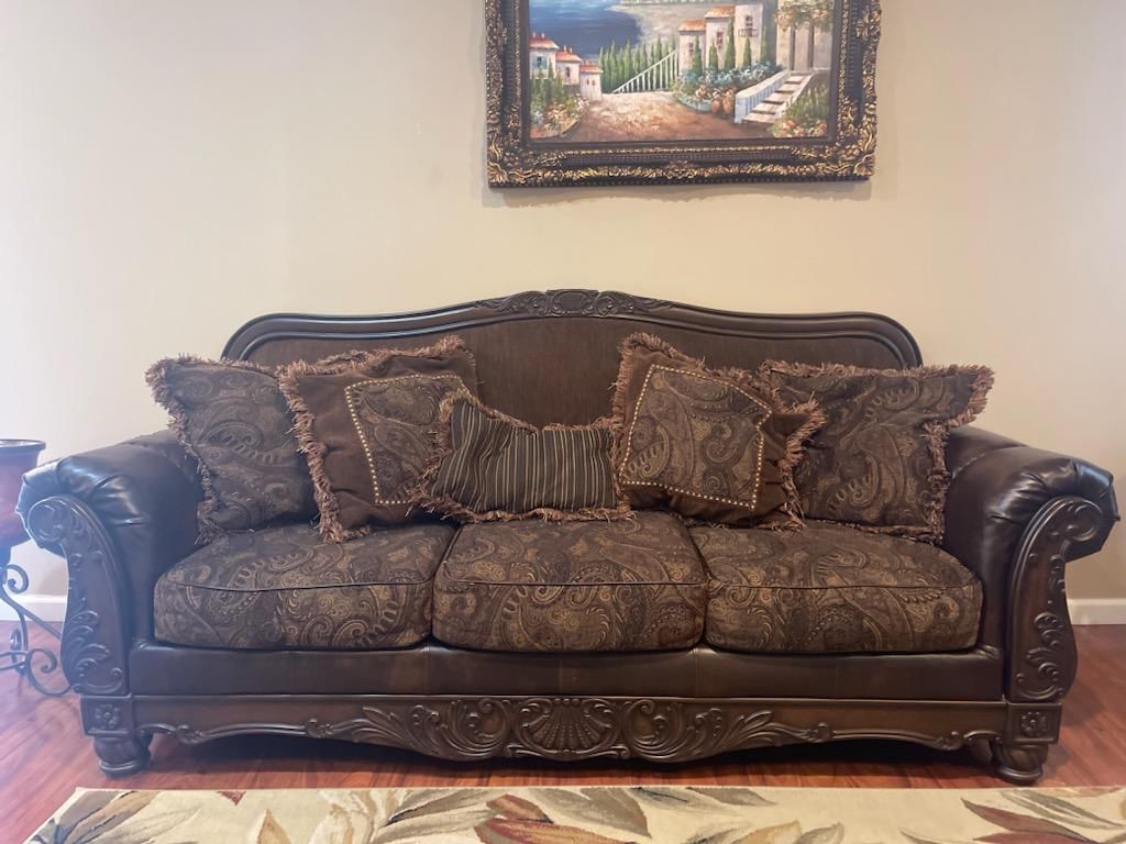 Furniture and accessories in West Bloomfield, MI starts on 10/12/2023