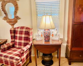 Henredon Pembroke table, Imari lamp, Staffordshire equestrian figures 